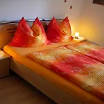 Gaestehaus Jedinger - Easy Access By Tram Pensjonat 3*