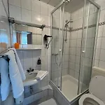 Gaestehaus Jedinger - Easy Access By Tram Guest house 3*