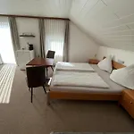 Gaestehaus Jedinger - Easy Access By Tram 3*