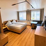 Gaestehaus Jedinger - Easy Access By Tram Pensjonat St. Georgen im Attergau