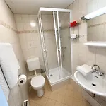 Gaestehaus Jedinger - Easy Access By Tram 3*