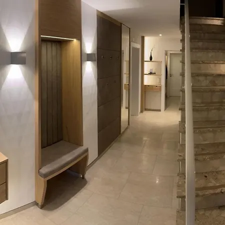 Gaestehaus Jedinger Πανσιόν *