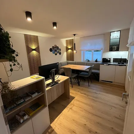 Gaestehaus Jedinger Πανσιόν *