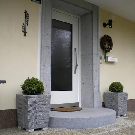 Gasthuis Gaestehaus Jedinger 3*