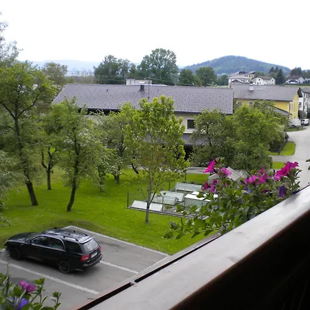 Gaestehaus Jedinger Guest house Sankt Georgen im Attergau