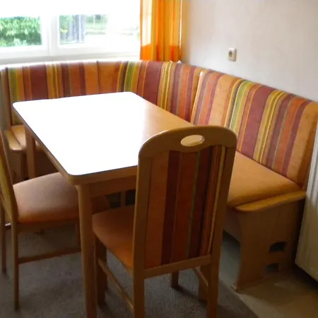 Gaestehaus Jedinger Πανσιόν *