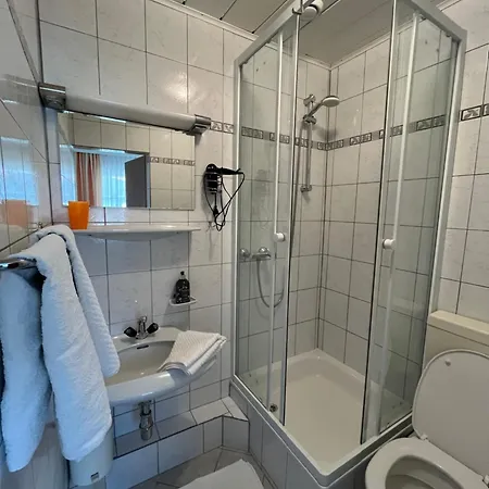 Gaestehaus Jedinger - Easy Access By Tram Konukevi 3*