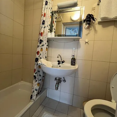 Gaestehaus Jedinger Guest house *