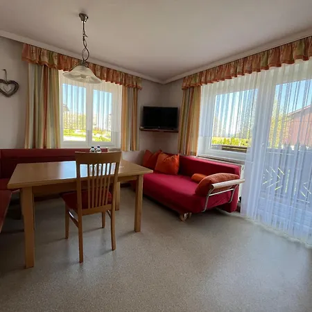 Gaestehaus Jedinger Πανσιόν *