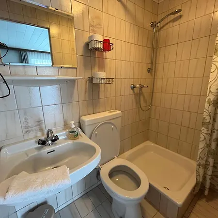 Gaestehaus Jedinger - Easy Access By Tram Sankt Georgen im Attergau