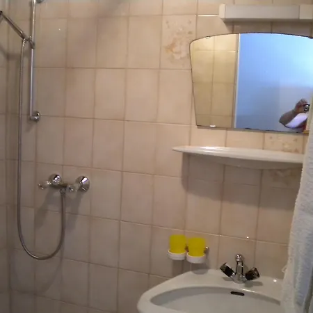 Casa de hóspedes Gaestehaus Jedinger 3*