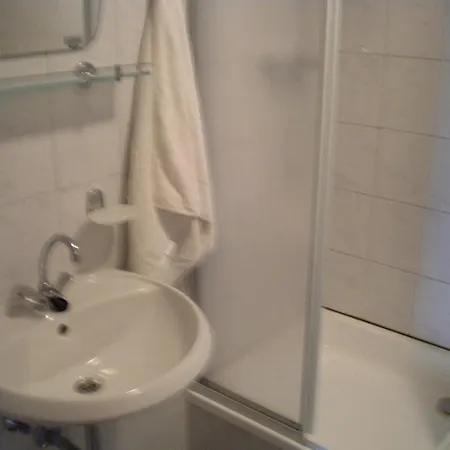 ゲストハウス Gaestehaus Jedinger ザンクト・ゲオルゲン・イム・アッターガウ