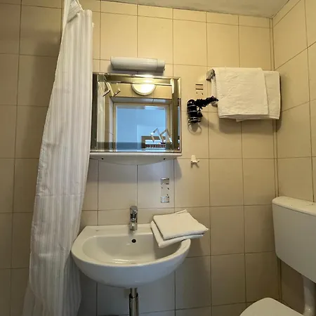 게스트하우스 Gaestehaus Jedinger - Easy Access By Tram 3*