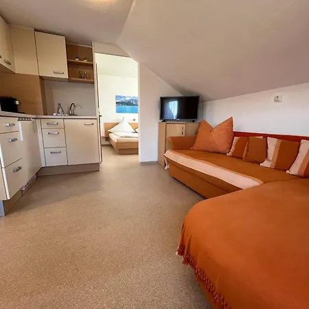 Gaestehaus Jedinger - Easy Access By Tram 3* Sankt Georgen im Attergau