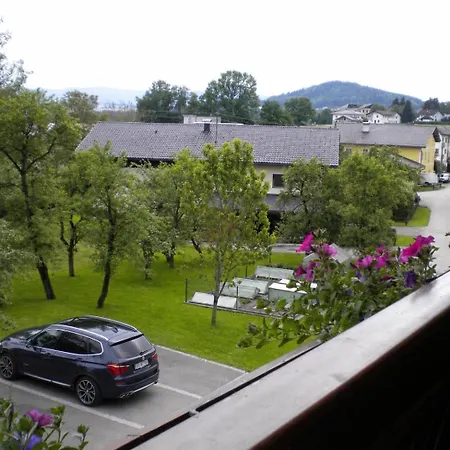 Gaestehaus Jedinger - Easy Access By Tram Sankt Georgen im Attergau