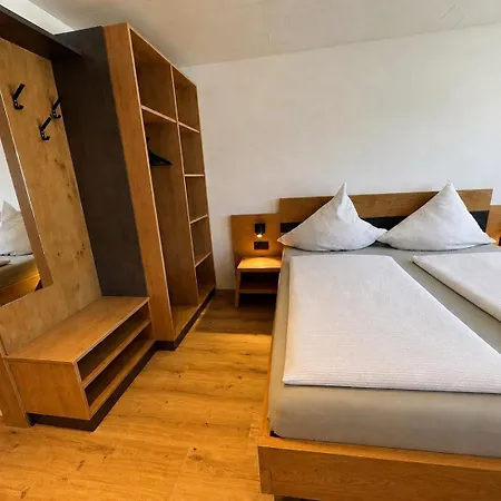 Gaestehaus Jedinger - Easy Access By Tram