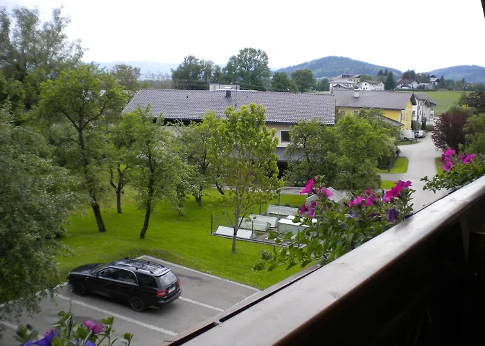 Gaestehaus Jedinger Πανσιόν Sankt Georgen im Attergau