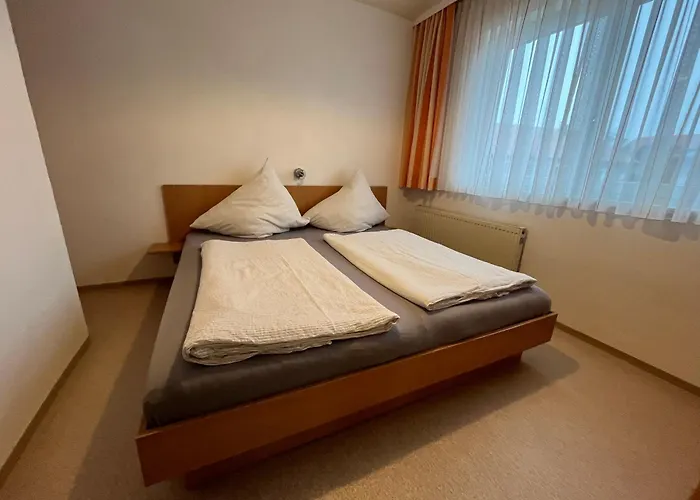 Gaestehaus Jedinger ゲストハウス